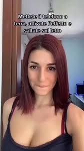 Vecchie glorie di cui non mi pento per niente di quando si usavano i  filtri, Ogni tanto sono tentata dal tagliarmi di nuovo i capelli ✂️ ,  #reeldivertente #ComedyItalia #comedy #lacrimosa ...