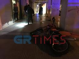 Τι είναι η γιορτή των αγίων πάντων η γιορτή των αγίων πάντων είναι μια χριστιανική ορθόδοξη εορτή και είναι αφιερωμένη σε όλους. 8essalonikh Lhsteia Me Pyrobolismoys Dyo Traymaties Eikones Binteo Ellada Iefimerida Gr