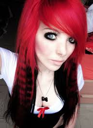 Este color, que siempre es asociado al fuego, la pasión, el amor, entre otros tantos, es muy utilizado en las cocinas. El Cabello Negro Y Rojo Se Ve Genial