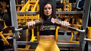 Wide grip barbell bench press how to perform this exercise: Maaxx West S Muscle Building Chest And Triceps Workout