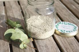 Le savon de marseille ne devrait contenir que des huiles végétales, de l'eau et de la soude caustique (sodium hydroxyde) qui le rend dur et qui le distingue du savon noir. Ma Lessive Au Savon De Marseille En Poudre Lilycraft