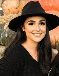 Amanda Cusson's Instagram, Twitter & Facebook