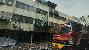 Update Kebakaran Tanah Abang Barang Sisa Dikeluarkan Dari Ruko Auri Tribun Jakarta