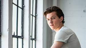 Tom holland and his mother nicola frost tom holland 's latest film role didn't exactly please his mother. Kino Spider Man Tom Holland Superheld Fur Die Generation Smartphone
