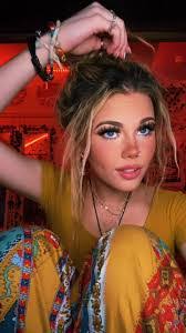 Madison Elizabeth's Instagram, Twitter & Facebook