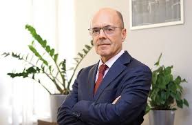Raiffeisen bank international ag signed a netting derivative transactions agreement with vf ukraine prjsc (vodafone ukraine) under the 2002 isda master agreement. Privatbank Selects Former Raiffeisen Bank Aval Manager As New Ceo Kyivpost Ukraine S Global Voice