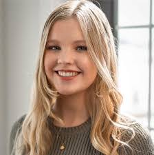 Wendy Opsahl's Instagram, Twitter & Facebook