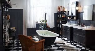 Salle Bain Retro Meubles Noirs Carrelage Damier Baignoire Vintage Salle De Bain Noir Et Blanc Salle De Bain Retro Salle De Bain Noir