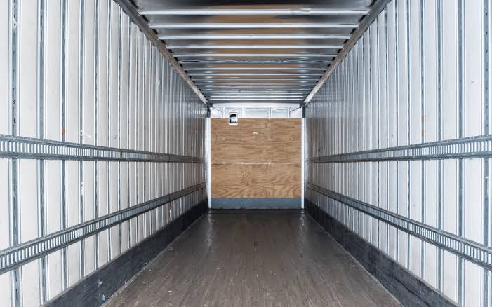 53' Dry Van Docked Commercial Facility