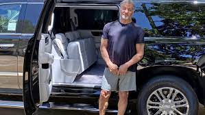 Sylvester stallone is an american actor widely known for his leading roles in rocky, rambo, and creed. Sylvester Stallone Fur Diesen Hammerpreis Verkauft Der Hollywood Star Seinen Suv Gq Germany