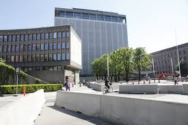Most government offices, including that of the prime minister, are gathered at regjeringskvartalet, a cluster of buildings close to the national parliament, the storting. Regjeringskvartalet Ma Bli En Del Av Byen