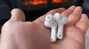 The carrying case measures just 48mm x 61.8mm x 27mm and weighs just 36.5g, making it small and light enough to fit into even the tiny key pocket of men's. Huawei Freebuds 4i Review Small Package Big Potential