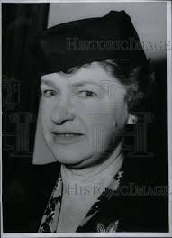 1943 Press Photo Earl Winfield Navy Commander Husband