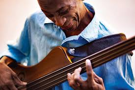 Le Jazzman Reggie Washington A La Puissance 4