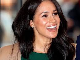 Jun 23, 2021 · herzogin meghan stellt sich gerne als gütige, ehrliche und harmoniebedürftige person dar. Herzogin Meghan Markle Sparkle Das Steckt Hinter Dem Glow Der Herzogin Bunte De