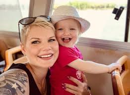 Facebook gives people the power to share and makes the world more open and connected. Bachelor Kandidatin Melanie Muller Ist Zum 2 Mal Schwanger Starzip