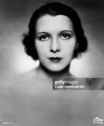 83 Dora 1930 Photos & High Res Pictures