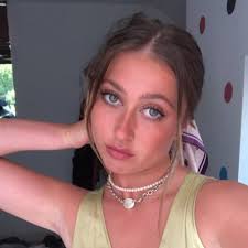 Emily Hare (@Ems_Hare)