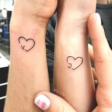 ▶ die coolsten kleinen freundschafts tattoos ▶ kleine motive mit großer wirkung ▶ süße freundschaftstattoos für arm, hand, fuß und rücken ▶ unauffällig aber ausdrucksstark. Pin Von Amelie W Auf Tattoo Ideen Tattoo Freundschaft Freunde Tattoo Tattoo Ideen Familie