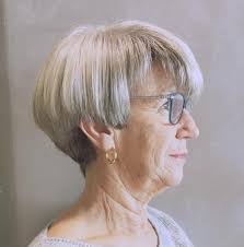 Here she rocks a short hair cut that is flattering and takes years off her age. 20 Elegant Hairstyles For Women Over 70 To Pull Off In 2020