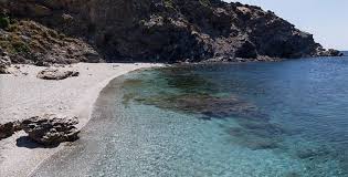 Μικρός γραφικός οικισμός του δήμου ανατολικής μάνης με 15 κατοίκους πάνω από τον όρμο μαρμαρίου. Zastani Mia 3exwristh Paralia Dipla Sto Marmari Xalkida Ekdhlwseis Dromologia Ktel Ose Plhrofories