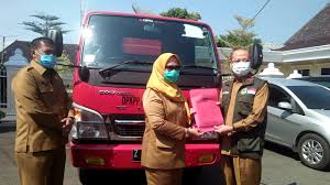 Perusahaan yang diminati oleh pencari kerja. Dinas Lh Majalengka Terima 1 Unit Mobil Damkar Untuk Penyemprotan Taman
