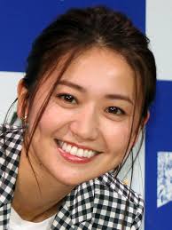 大島優子 赤のシースルードレス姿公開に 王女様みたい スポニチ sponichi annex 芸能 大島優子 女優 剃髪