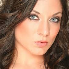 Dani Thompson's Instagram, Twitter & Facebook