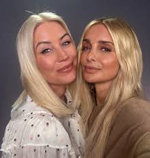 When it doesn't feel like work 🤍 @louiseredknapp 💫🚀