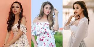 Ia mengunggah foto dirinya yang ia sandingkan dengan foto sang suami, jerinx. 7 Seleb Cantik Yang Kena Rumor Pindah Agama Salmafina Sampai Nora Alexandra Kapanlagi Com