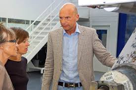 Schreibe deine eigene bewertung über kbc manufaktur koechlin, baumgartner & cie gmbh. Henri Rowienski Ist Nicht Mehr Geschaftsfuhrer Bei Kbc In Lorrach Lorrach Badische Zeitung