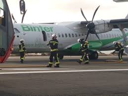 Temukan ribuan iklan motor kawasaki terbaru di olx pusat bursa motor di indonesia. Un Avion De Binter Aterriza De Emergencia En Gran Canaria Puente De Mando Juan Carlos Diaz