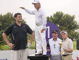 The chinese retired basketball player is 7'6″! Yao Ming Playing Golf With Gary Player Looks As Funny As You D Imagine Thescore Com