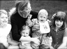 Pagina ufficiale di lorella cuccarini. Festa Della Mamma Le Parole Di Lorella Cuccarini Emozionano Foto Universomamma