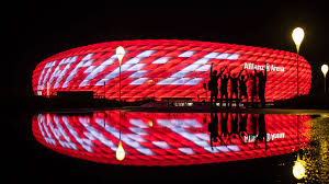 Allianz arena mit spezieller beleuchtung auf antrag entscheidung. Fc Bayern Richtet Mit Der Allianz Arena Ein Danke An Die Fans