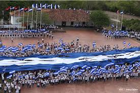 Se instituye el 14 de julio día de la bandera nacional. Dia De La Bandera Nos Ponemos Firmes Ante La Ensena Azul Y Blanca En Amor A