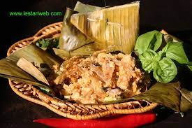 Spiced Tempeh In Banana Leaf Recipes Indonesia Recipe Food Processor Recipes Tempeh Food