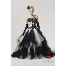 Black And White Corset Dress Im Not Sure Why But I Love It And Totally Want It Black Wedding Dresses Ball Gowns Wedding White Ball Gowns