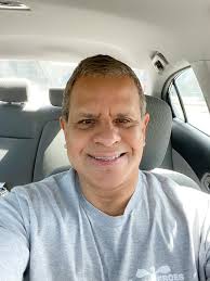 At 76 can't complaint . Life is good. Had a long marriage Almost 57 years.  Three great children Two beautiful grandkids . Beautiful sky, amazing  ocean. Few pains and aches here and