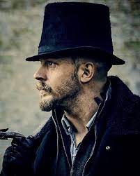 Tom hardy returns to television in 'taboo,' this year's darkest, most twisted new show, as james keziah taboo begins with james keziah delaney (hardy) returning to london from africa after his. Pin Von Elizabeth Auf Tom Hardy Tom Hardy Kurzhaarfrisuren Rundes Gesicht Filme