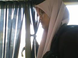 Meski mendapat pertentangan dari orang sekitar ia tetap berlatih angkat beban. Muslimat We Have Same Destination