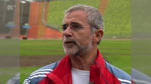 The bundesliga and the entire footballing world is mourning the passing of gerd müller. Der Bomber Portrat Gerd Muller Youtube