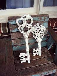 Vintage Shabby Chic Skeleton Key Wall Hanging Set Large Keys Etsy Vintage Shabby Chic Baroque Wall Skeleton Key Decor