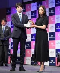 大女優の仲間入りの仲間由紀恵さん。 ドラマのイメージで貧乳という印象の仲間由紀恵さんの胸はどうなの？ と話題になっています。 そんな仲間由紀恵さんの胸は実は大きいのでは？ とも言われていますが、 豊胸？! 4nftikfqela3zm