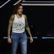 Mercedes Martinez In 2020 Fashion Open Shoulder Tops Women