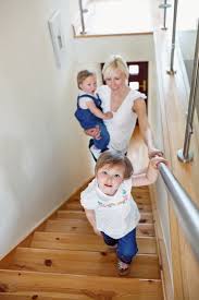 Transparente Treppenfolie Sorgt Fur Sehr Guten Grip Auf Den Stufen Innentreppe Rutschschutz Treppe Treppen Trep Treppe Stufenmatten Treppenrenovierung