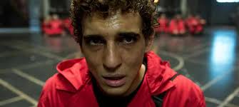 Elle se compose de huit épisodes d'une durée de 45 à 55 en ce qui concerne la saison 5 de la casa de papel, voici ce que nous savons. La Casa De Papel Saison 5 Rio Bientot Mort Dans La Serie Mce Tv