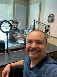 Andrew Blom's Instagram, Twitter & Facebook