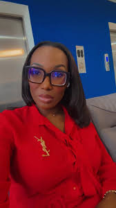 ✨𝐑𝐞𝐧𝐜𝐨𝐧𝐭𝐫𝐞 𝐦𝐚𝐫𝐪𝐮𝐚𝐧𝐭𝐞✨ Lors de la soirée de présentation  des véhicules électriques de la marque BYD, j'ai eu l'honneur d'échanger  avec 𝐌𝐚𝐝𝐚𝐦𝐞 𝐆𝐧𝐢𝐧𝐠𝐚 𝐂𝐡𝐚𝐧𝐢𝐧𝐠 𝐙𝐞𝐧𝐚𝐛𝐚,  𝐌𝐢𝐧𝐢𝐬𝐭𝐫𝐞 𝐝𝐞 𝐥 ...