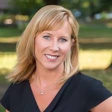 Carrie Mann's Instagram, Twitter & Facebook